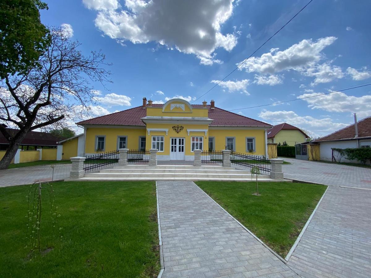 Kuria Vendeghaz Otel Poroszló Dış mekan fotoğraf