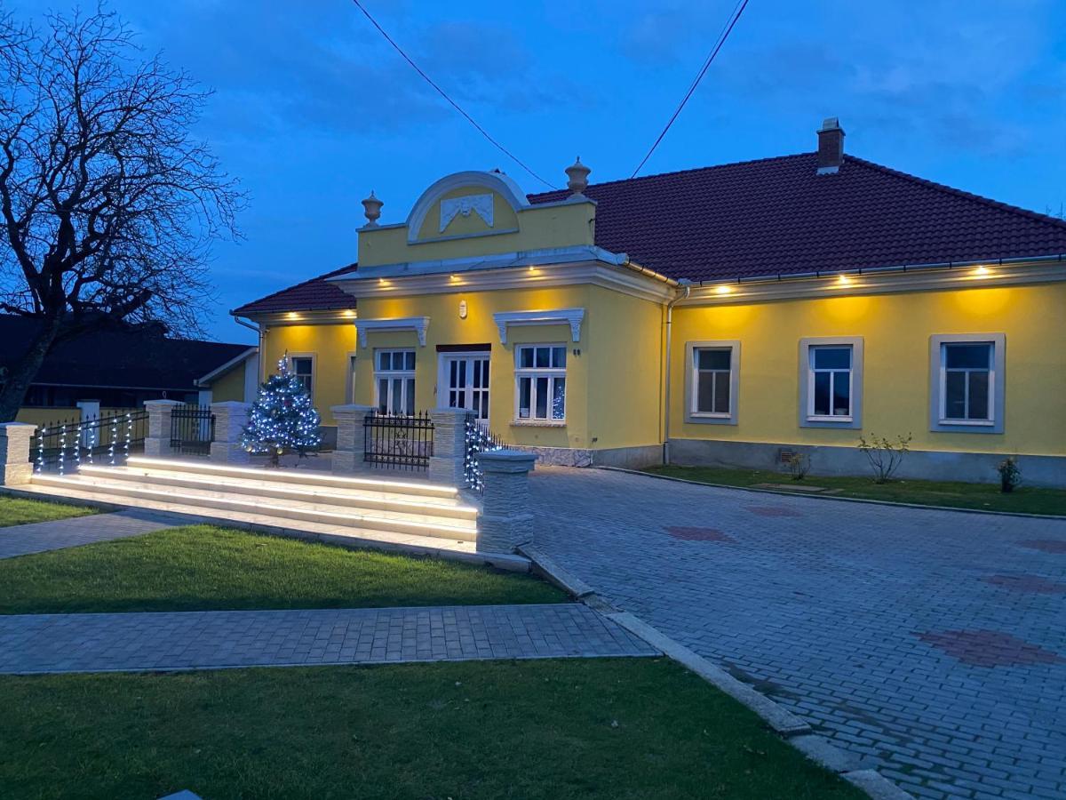 Kuria Vendeghaz Otel Poroszló Dış mekan fotoğraf